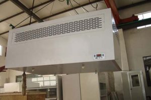 潔凈層流罩有風機內(nèi)裝和風機外接兩種，安裝方式有懸掛式和落地支架式兩種